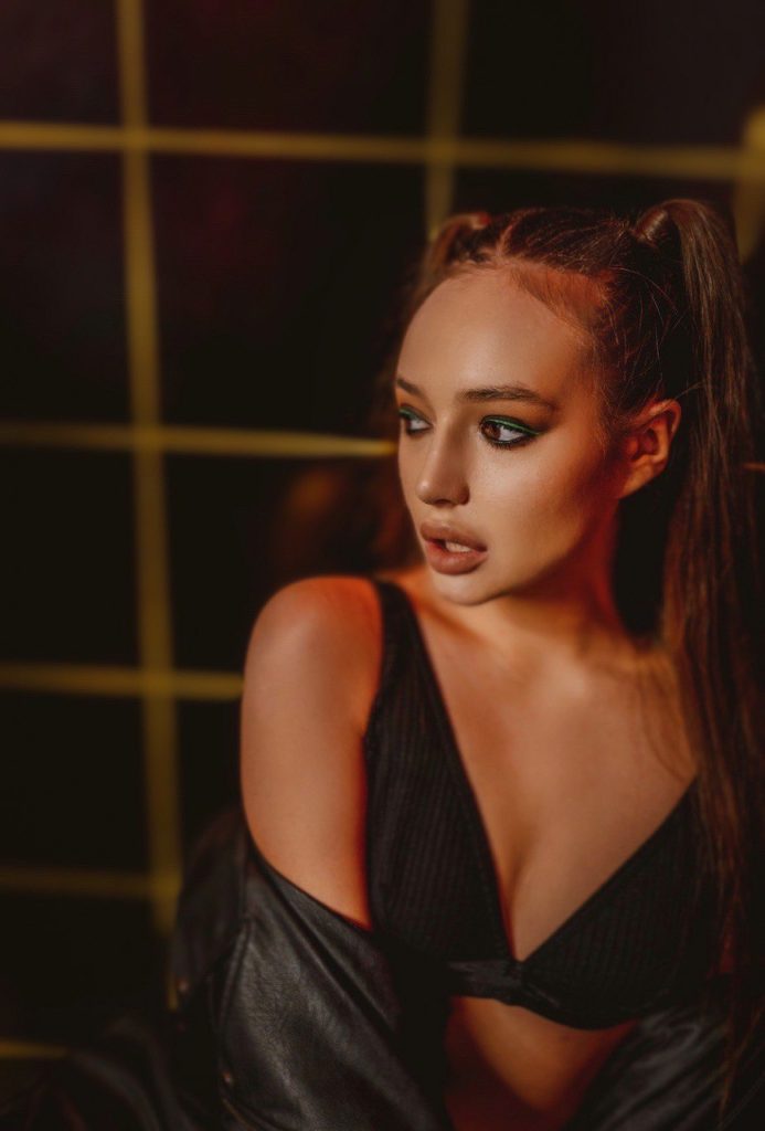 Адель ❤️ — девушка мечты для ночного отдыха