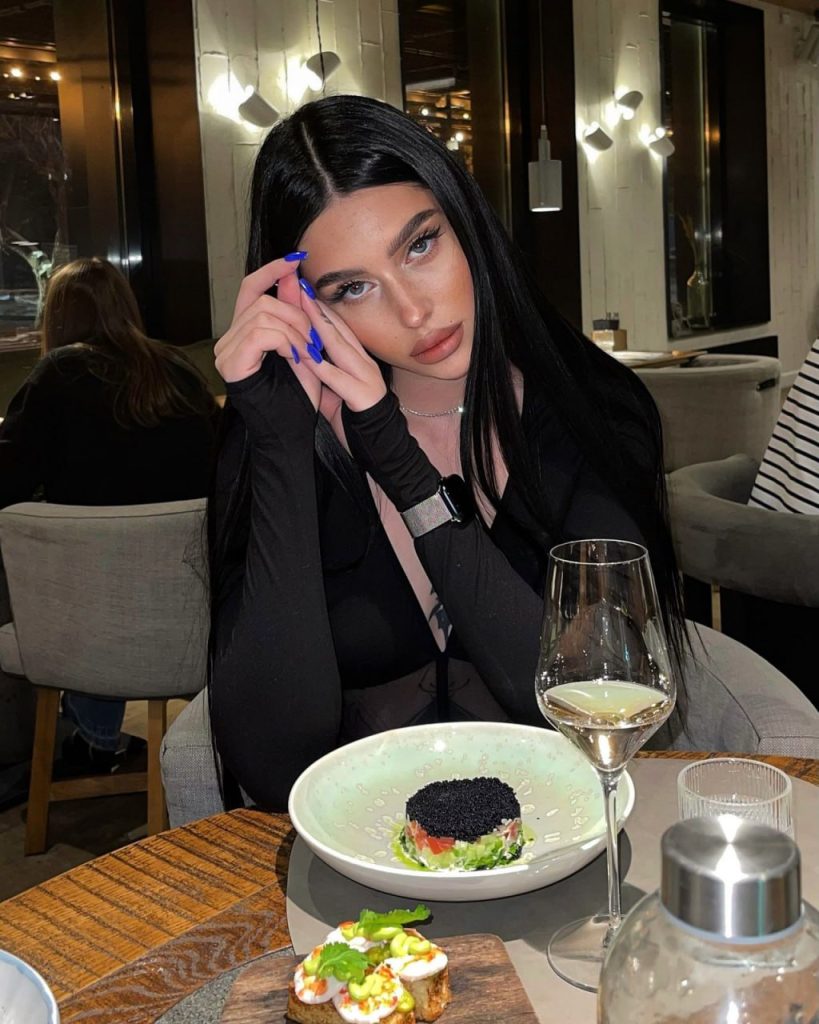 Анна — элитный эскорт Киев