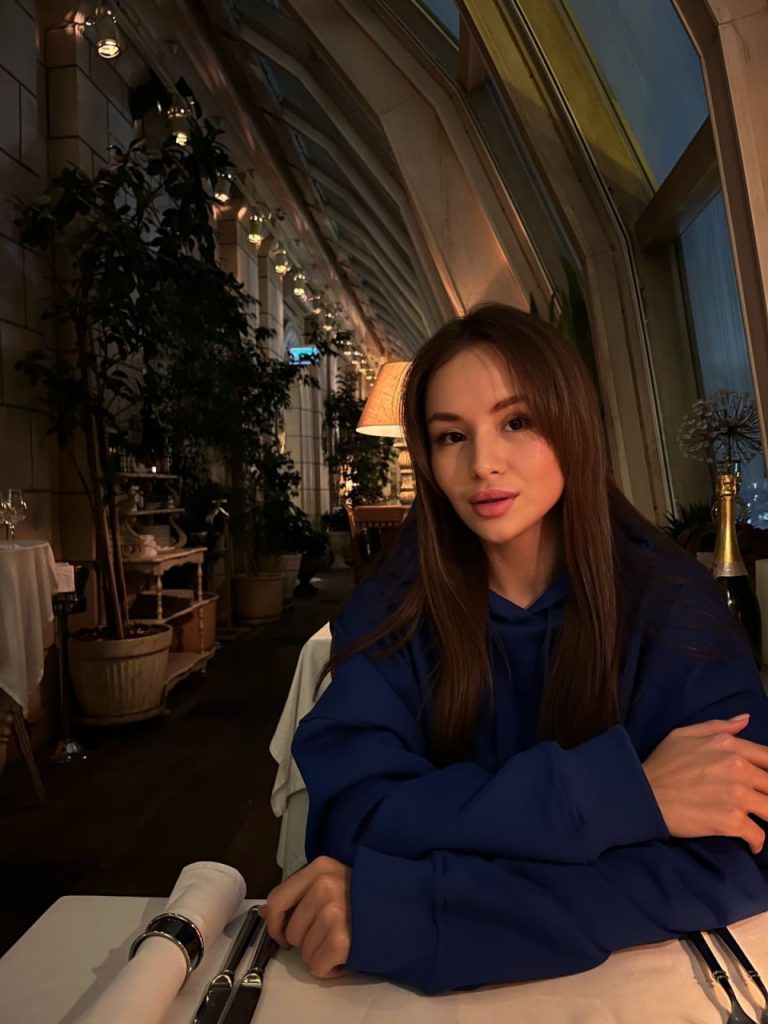 Сексуальная девушка Кристина из района Киева