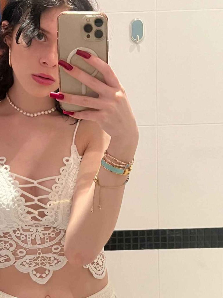 Дина предлагает профессиональный эскорт в Киеве и пригороде