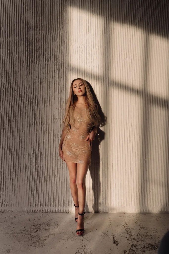 девушка Альбина — элитный эскорт Киев