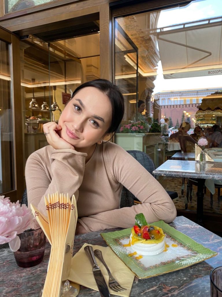 Ясмин — элитная эскортница в Киеве