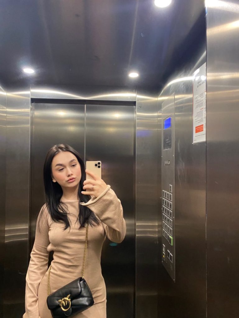 Портрет Ясмин — лучшая эскортница из Киева