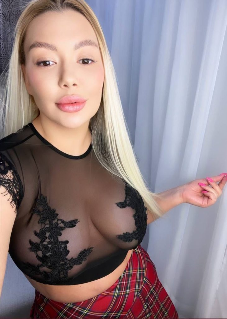 Оля — элитная эскортница в Киеве