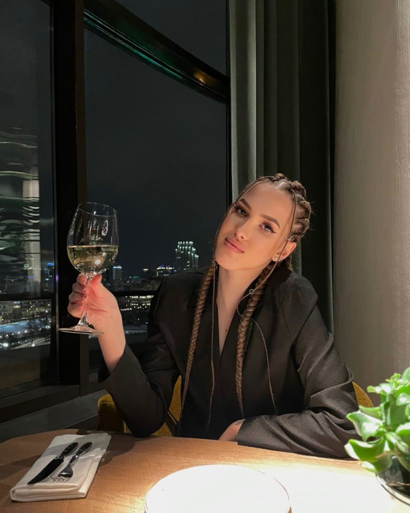 Александрочка — девушка на ночь в Киеве и области