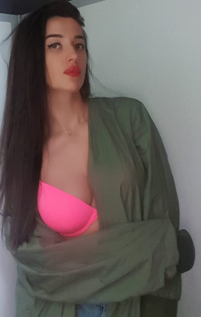 Белла — девушка мечты для прогулки по Киеву